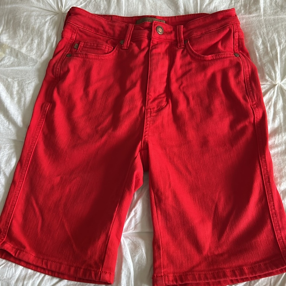 Judy Blue Bermuda shorts size medium.